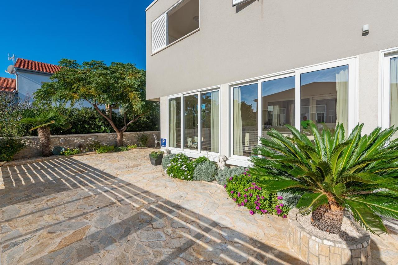 Hibiskus App2 Apartment Vir Exterior photo